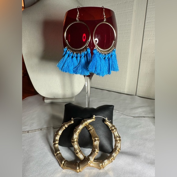 Two pair of goldtone and blue fringe earrings - Picture 1 of 6